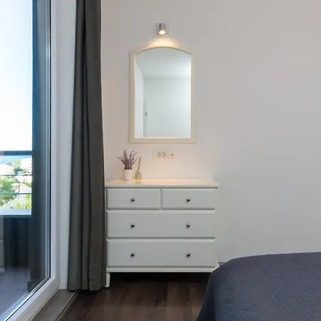Jolara With Heated Pool Apartman *